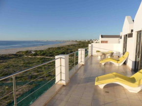 BLUE OYSTER Beach front beauty